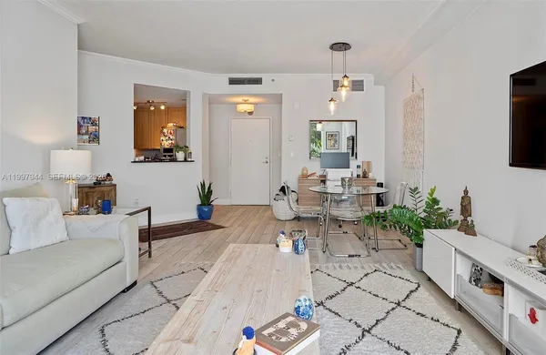 $4,500 | 1 Century Lane, Unit 303, Miami Beach, FL 33139