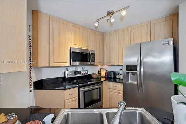 $4,500 | 1 Century Lane, Unit 303, Miami Beach, FL 33139
