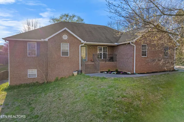 $575,000 | 140 River Ford Road, Maryville, TN 37804