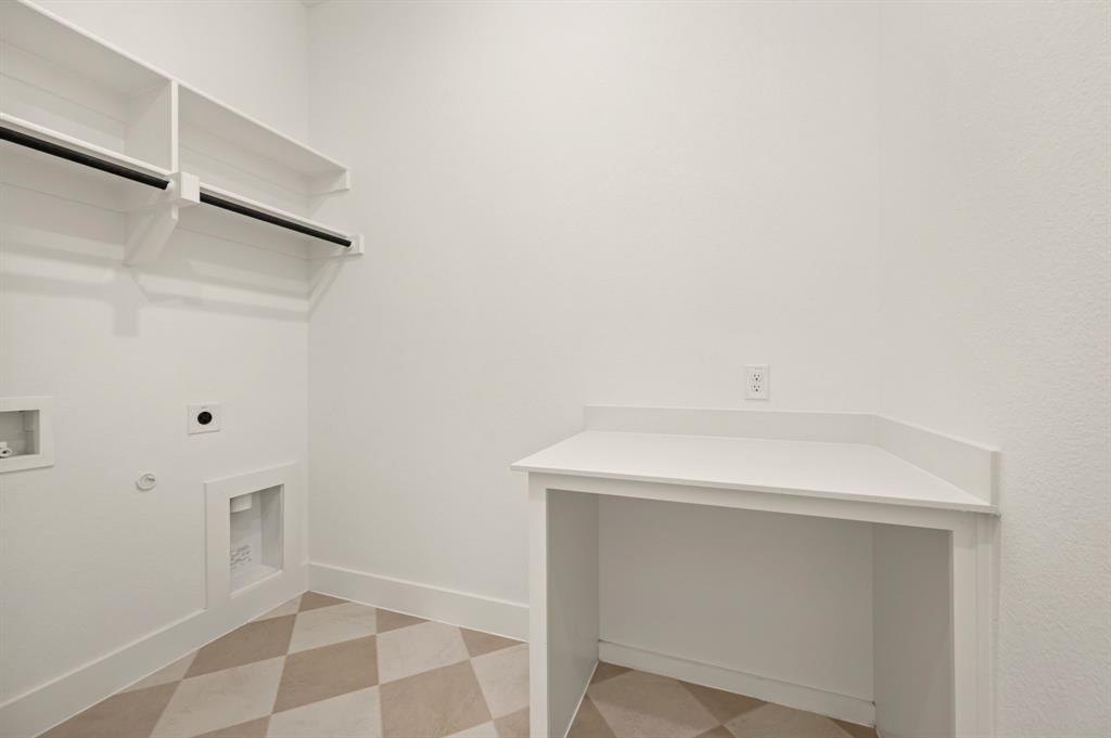 412 Caprock Lane Azle, TX 76020 - Photo 25 of 40 a utility room with a sink