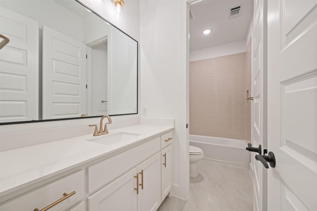 412 Caprock Lane Azle, TX 76020 - Photo 31 of 40 a bathroom with a sink and a mirror