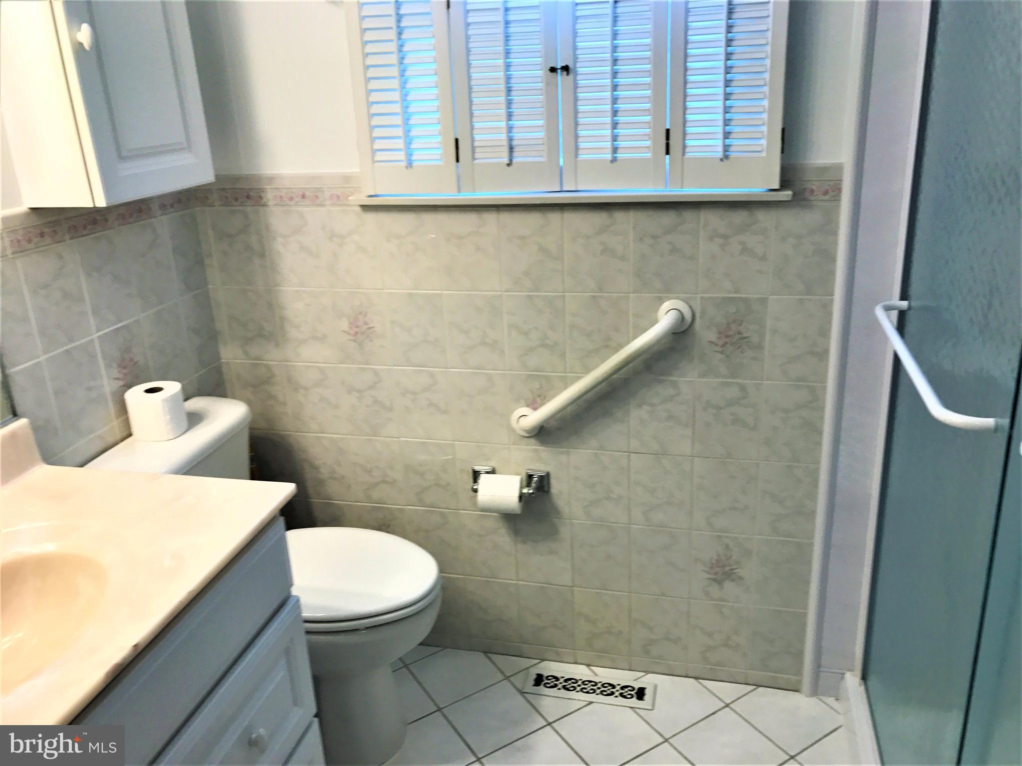 408 St Patrick Road Baltimore, MD 21206 - Photo 14 of 29 Bath