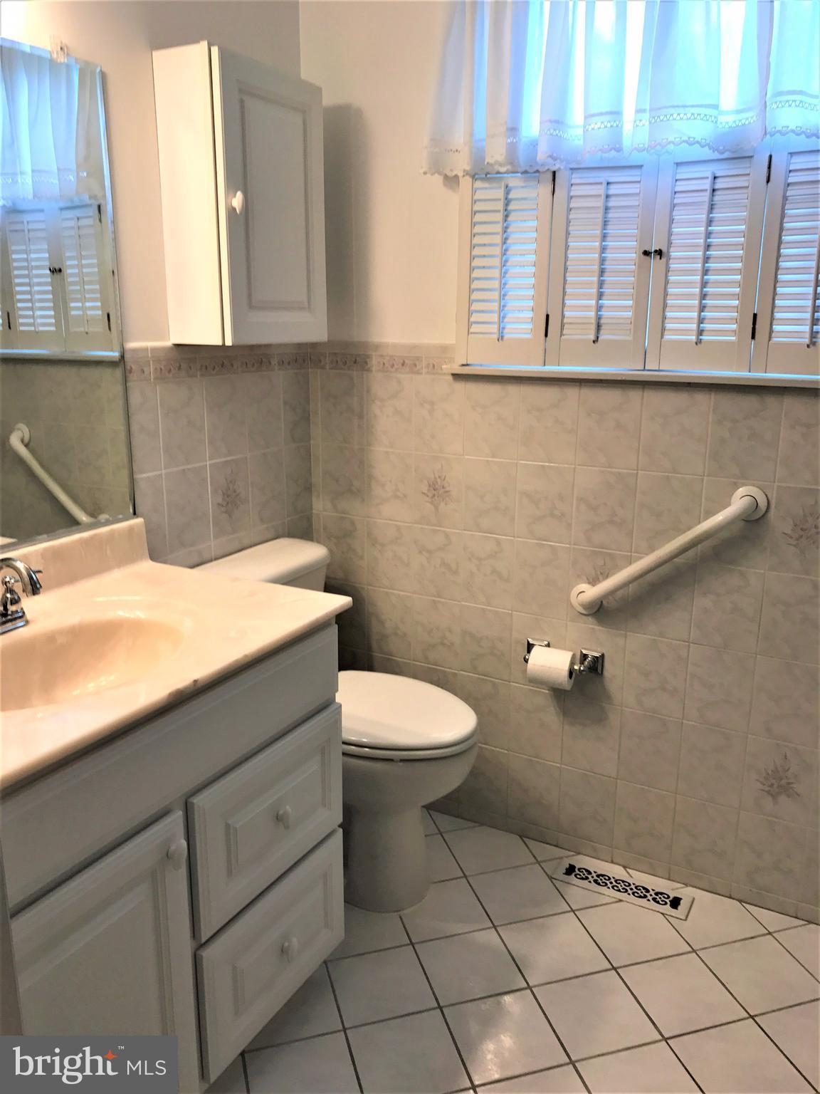408 St Patrick Road Baltimore, MD 21206 - Photo 17 of 29 Bath