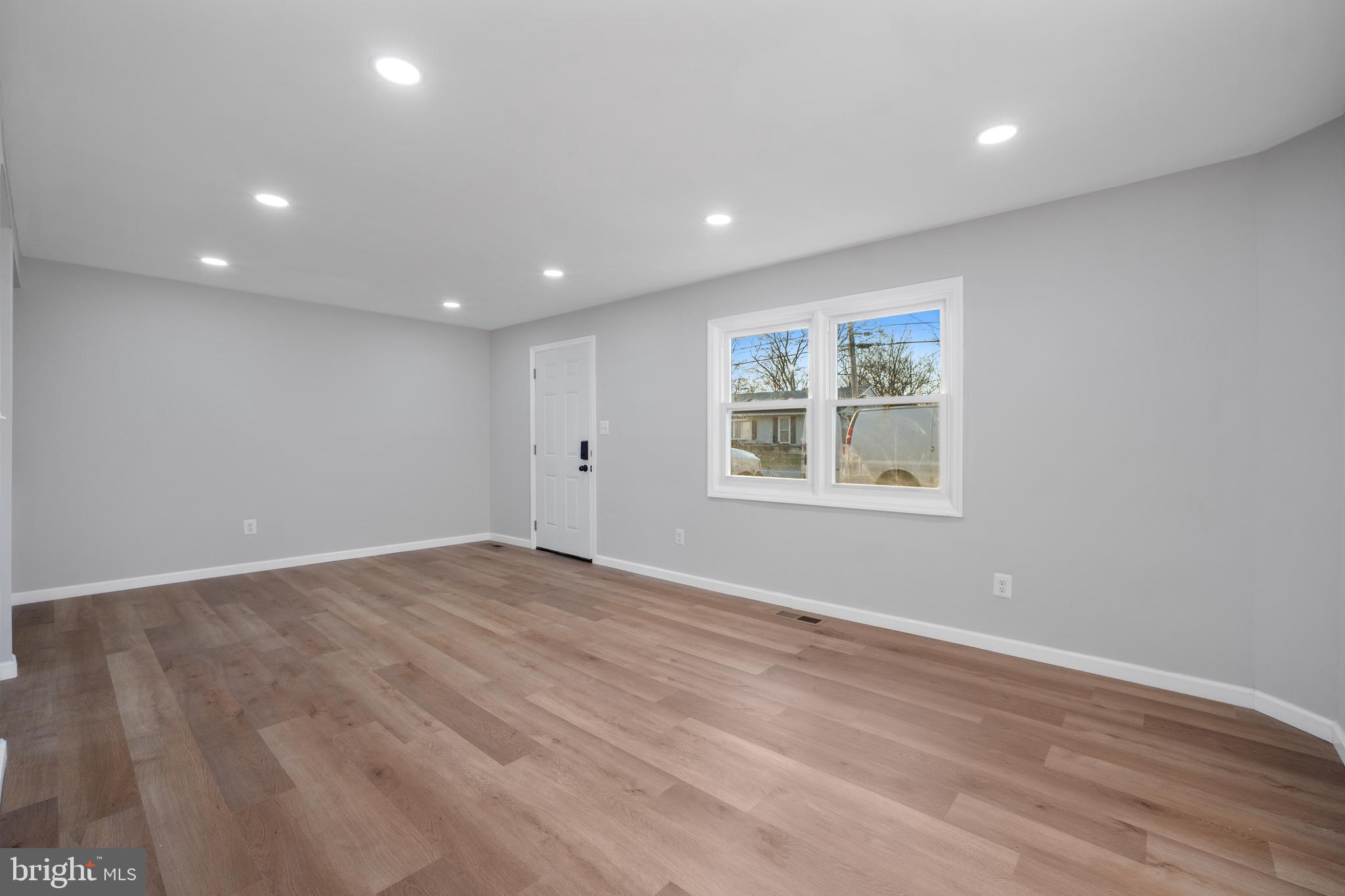497 Bruce Avenue Odenton, MD 21113 - Photo 13 of 38 an empty room with windows and closet