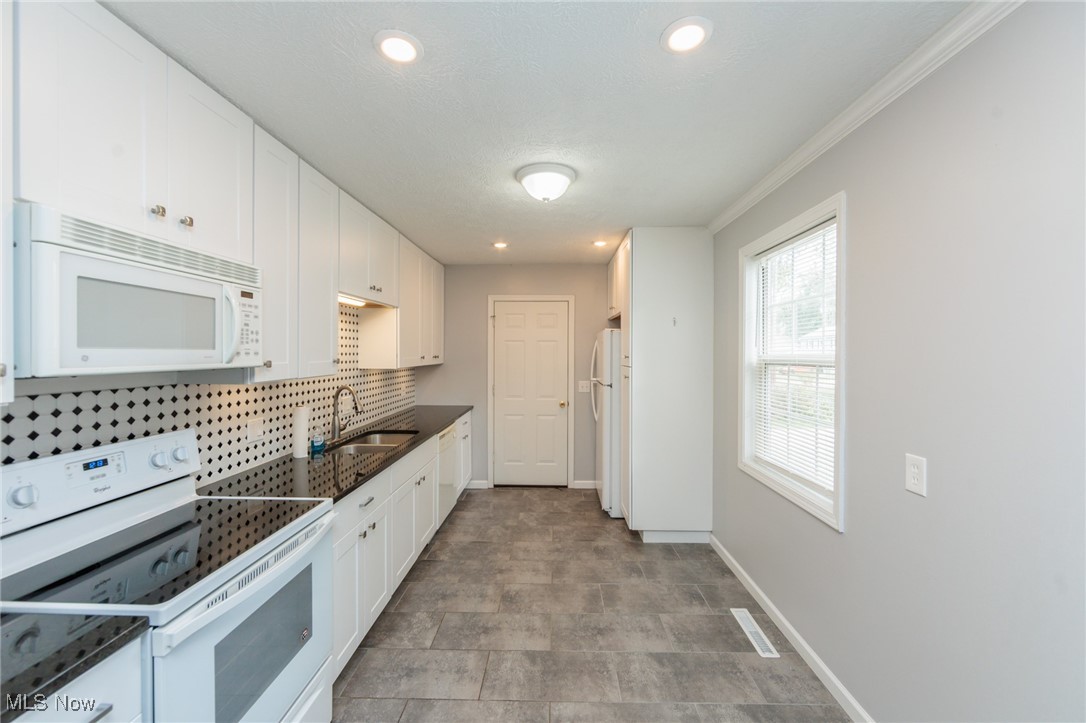 1840 Aberdeen Road Madison, OH 44057 - Photo 13 of 45