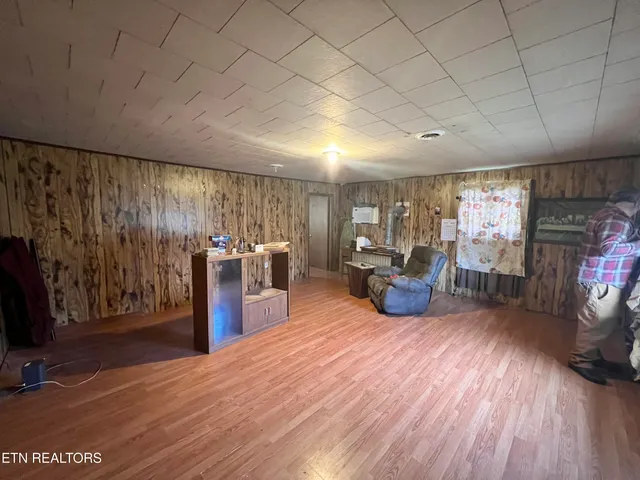 $100,000 | 109 East Concord Lane, Robbins, TN 37852