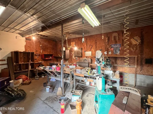 $100,000 | 109 East Concord Lane, Robbins, TN 37852