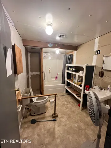 $100,000 | 109 East Concord Lane, Robbins, TN 37852