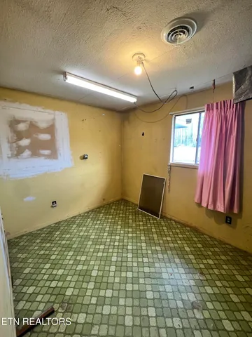 $100,000 | 109 East Concord Lane, Robbins, TN 37852