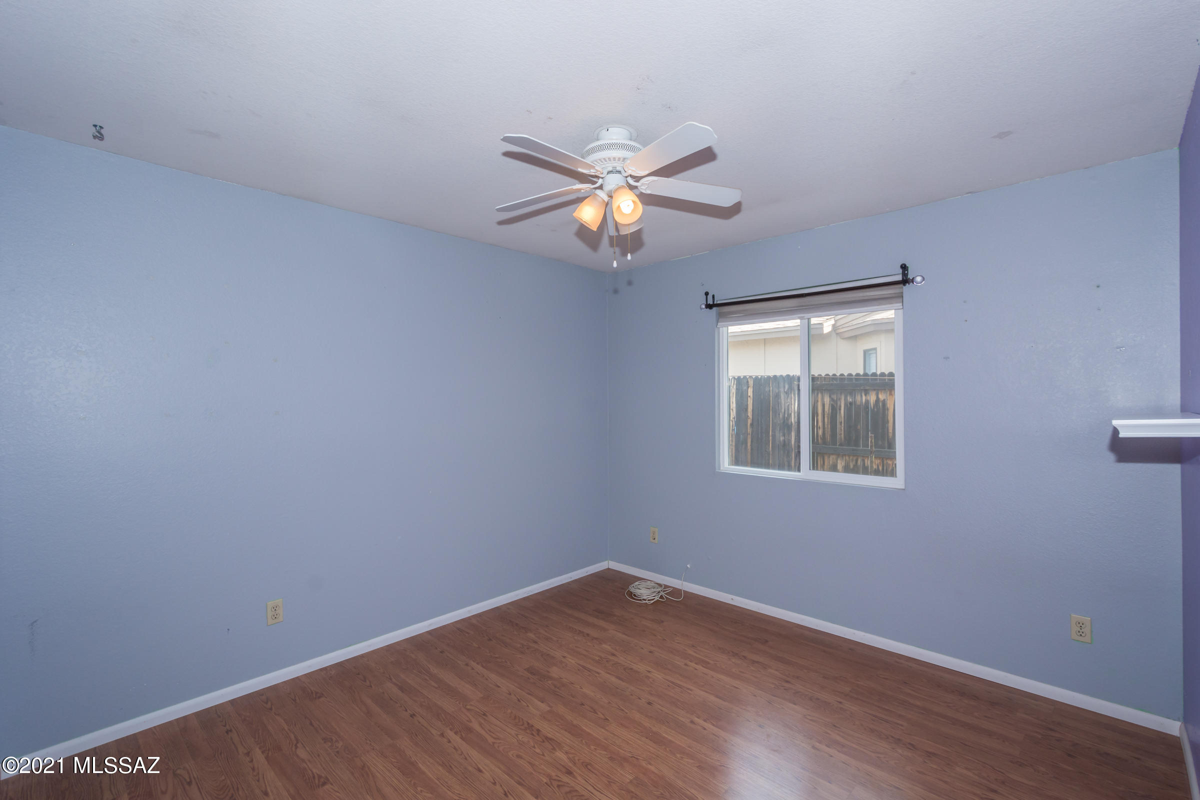 2631 West Firebrook Road Tucson, AZ 85741 - Photo 8 of 17 a view of an empty room with window