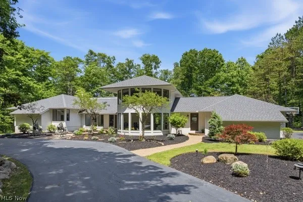 $1,690,000 | 100 Basswood Lane, Moreland Hills, OH 44022