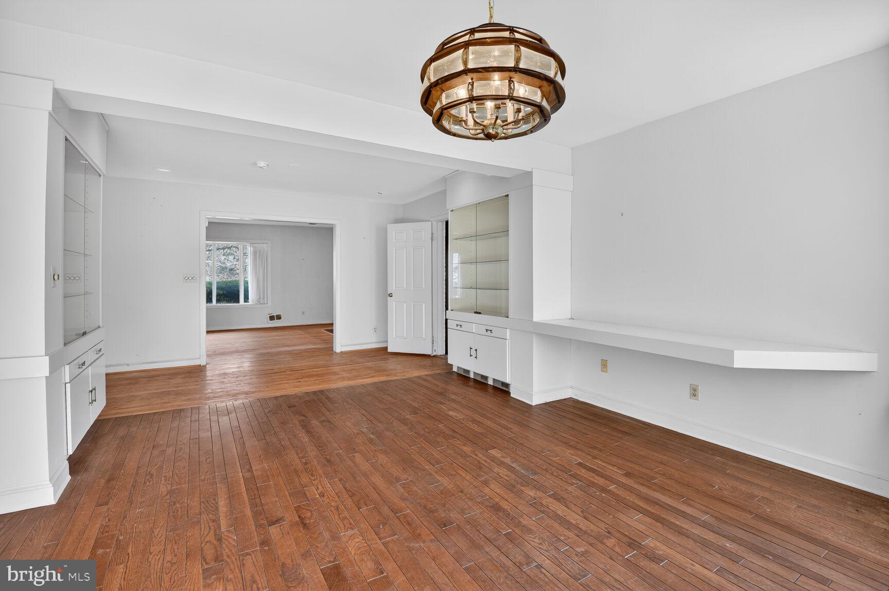 10816 Fox Hunt Lane Potomac, MD 20854 - Photo 6 of 26 Formal Dining Room