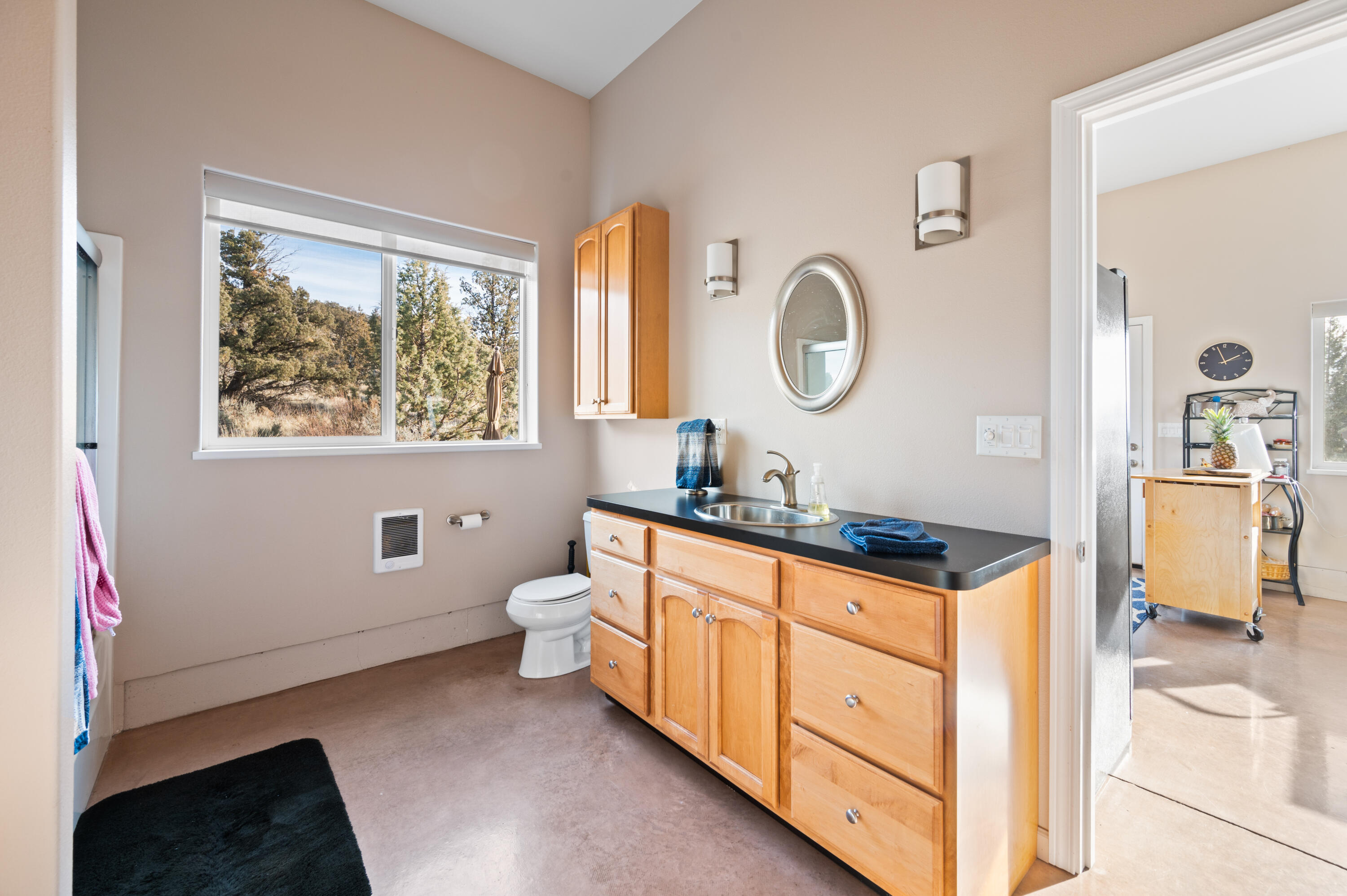 948 Big Sky Road Powell Butte, OR 97753 - Photo 19 of 66 Bathroom