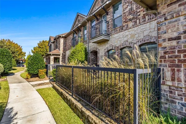 $359,900 | 3075 Willow Grove Boulevard, Unit 1103, McKinney, TX 75070