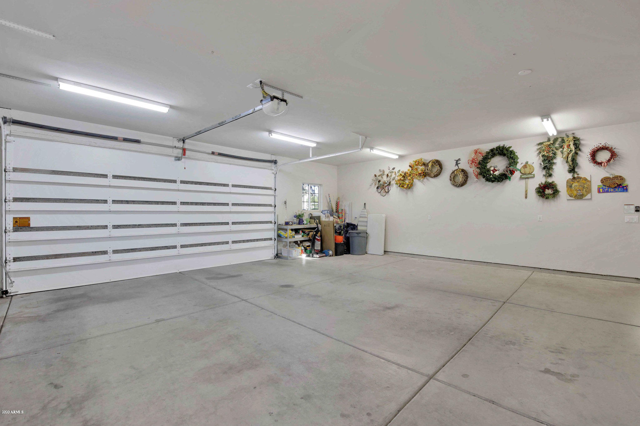 3044 North Prospectors Road Apache Junction, AZ 85119 - Photo 56 of 79 3 Bay Garage space