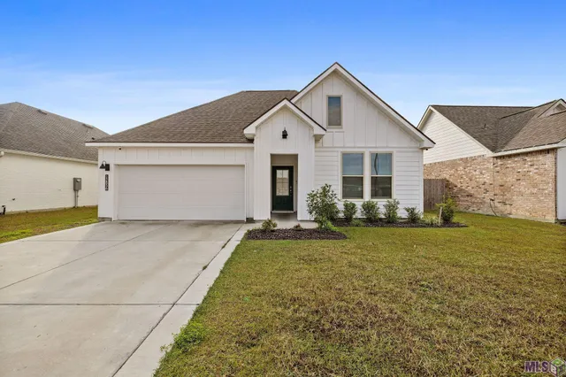 $290,000 | 12856 Silverbell Avenue, Denham Springs, LA 70726