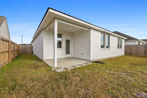 $290,000 | 12856 Silverbell Avenue, Denham Springs, LA 70726