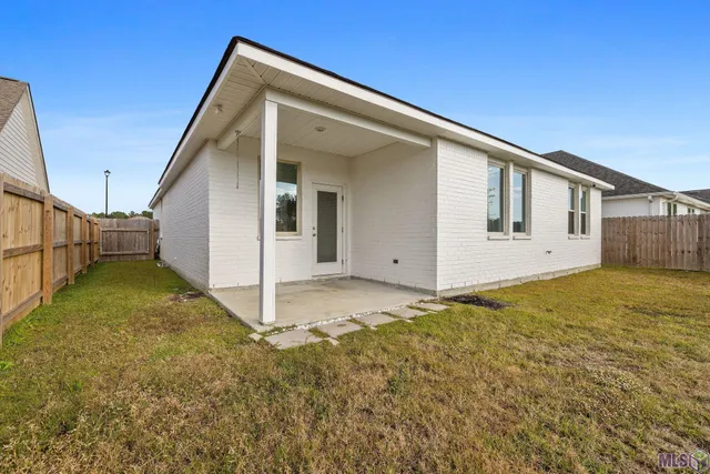 $290,000 | 12856 Silverbell Avenue, Denham Springs, LA 70726