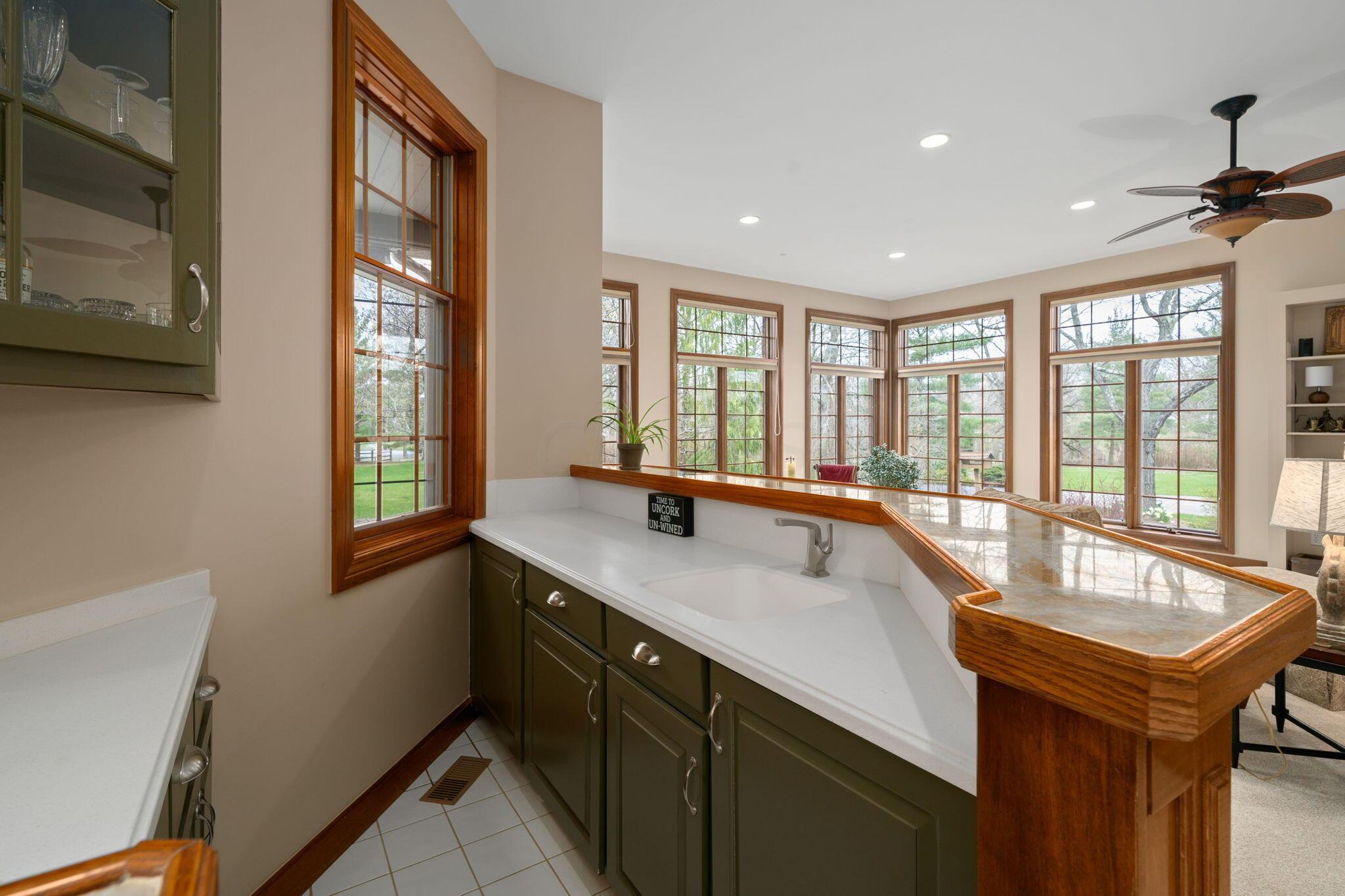 3450 Mann Road Blacklick, OH 43004 - Photo 28 of 134 Wet Bar