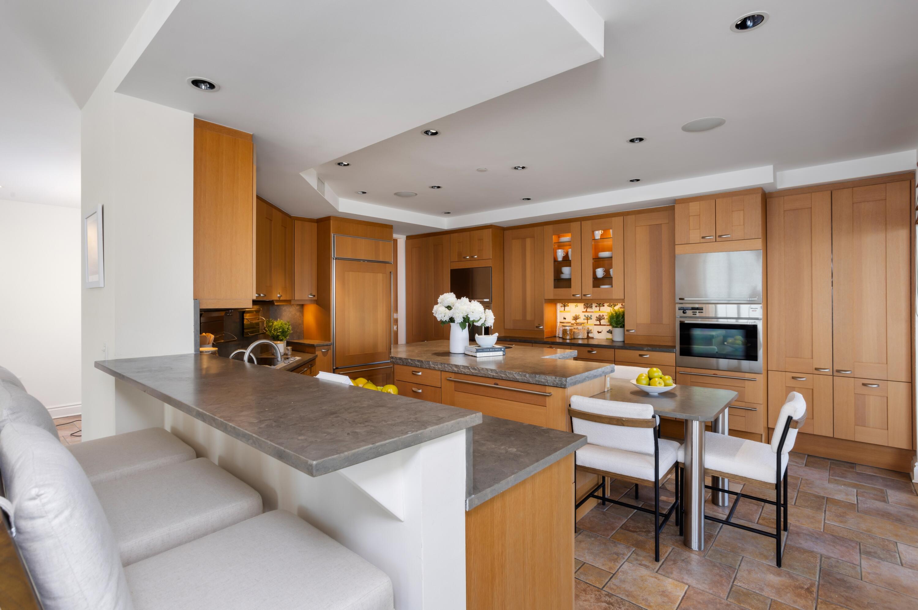 400 South Ocean Boulevard, Unit R12 Boca Raton, FL 33432 - Photo 14 of 41 KITCHEN