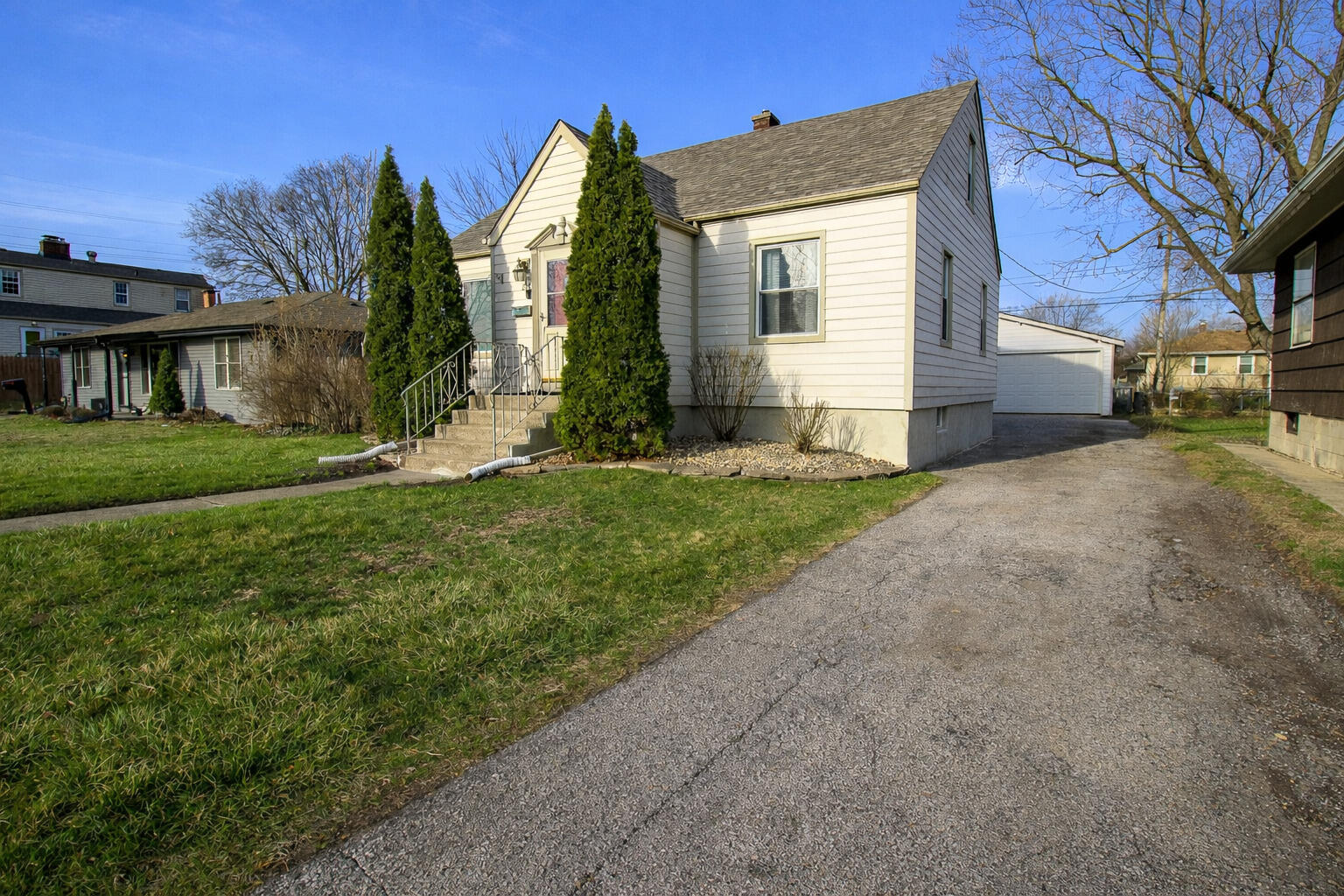 214 North Dwiggins Street Griffith, IN 46319 - Photo 4 of 44 1536x1024
