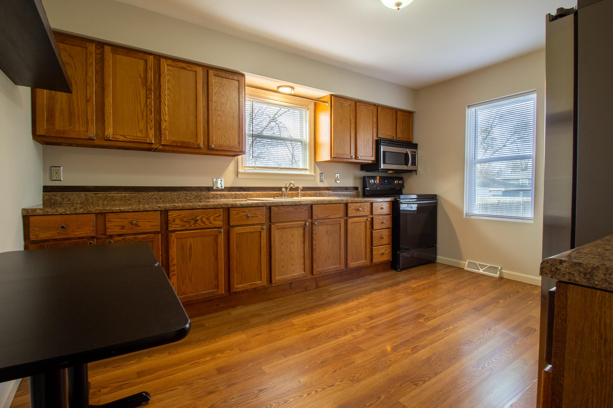 214 North Dwiggins Street Griffith, IN 46319 - Photo 5 of 44 2048x1365