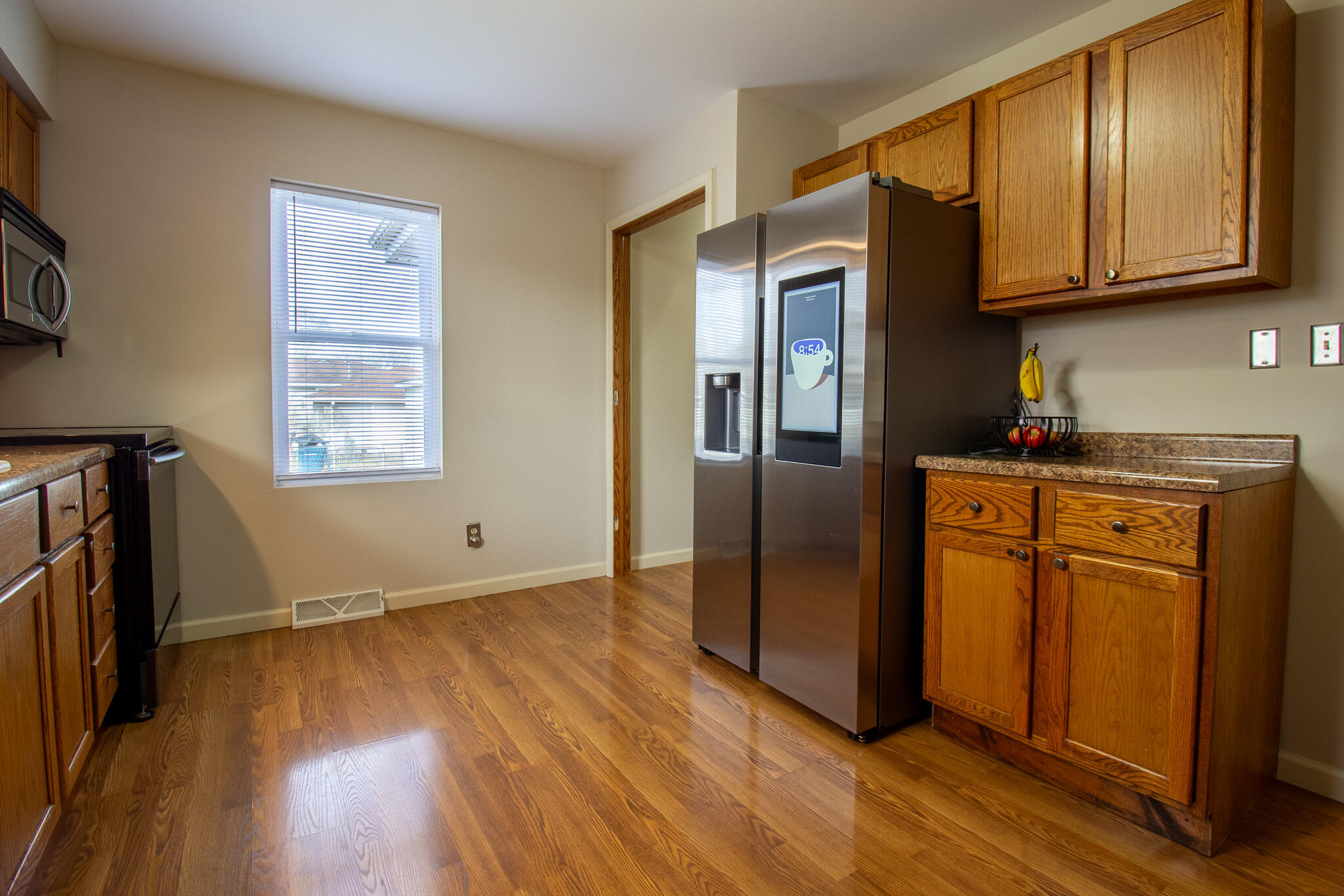 214 North Dwiggins Street Griffith, IN 46319 - Photo 8 of 44 2048x1365