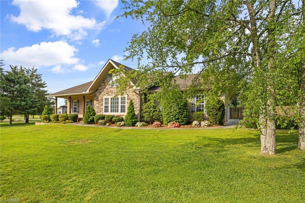 129 Idlewild Road Advance, NC 27006 - Photo 4 of 24 Gallery Image 4