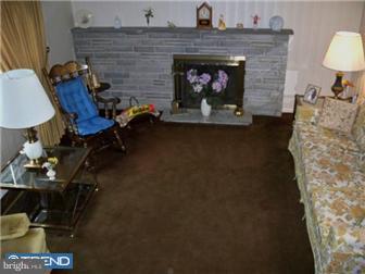 644 South Eagle Road Havertown, PA 19083 - Photo 3 of 12 Living Room