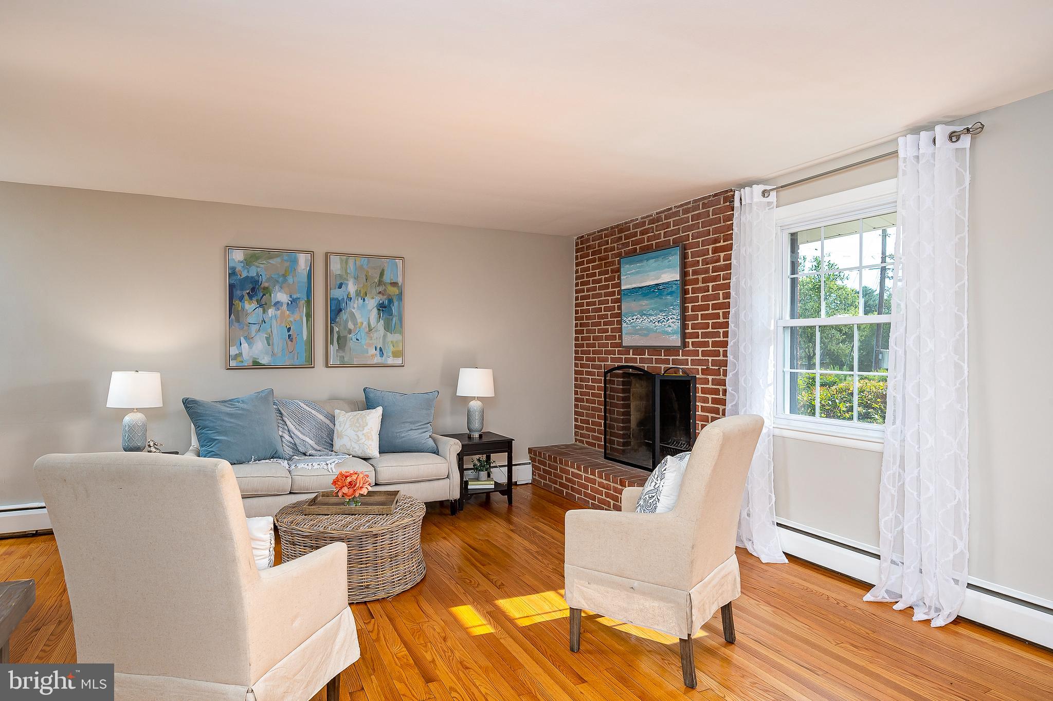 3901 Chatham Road Ellicott City, MD 21042 - Photo 7 of 41 Living Room