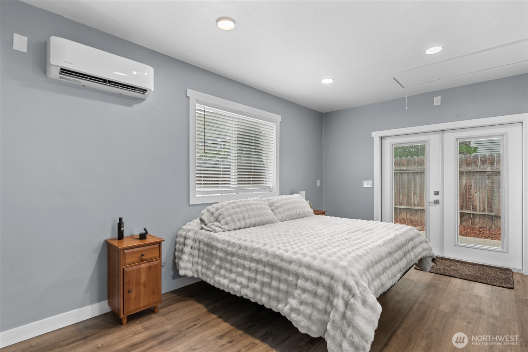 1750 Methow Street Wenatchee, WA 98801 - Photo 24 of 33 a bedroom with a bed and a window