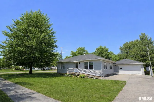 $77,000 | 390 South Jefferson Street, Roseville, IL 61473