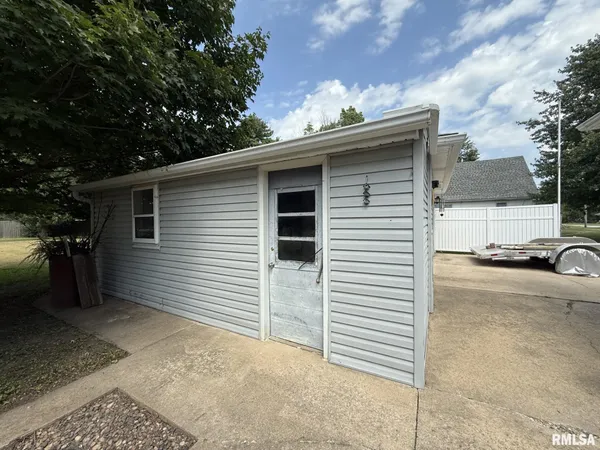 $77,000 | 390 South Jefferson Street, Roseville, IL 61473