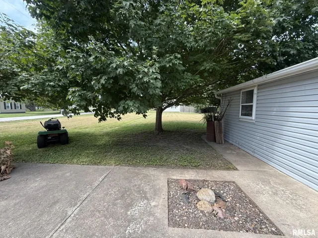 $85,000 | 390 South Jefferson Street, Roseville, IL 61473