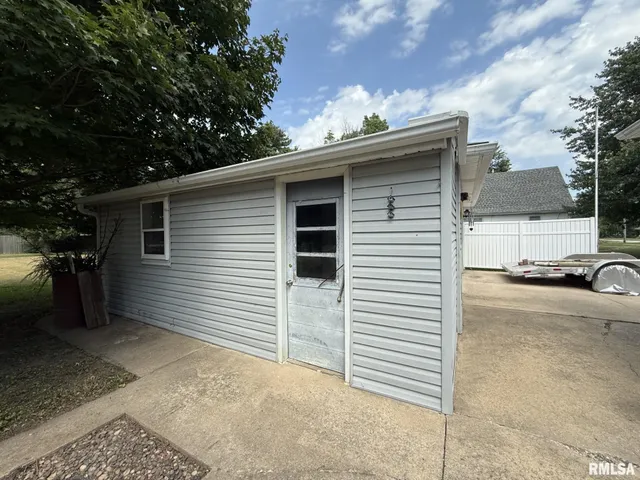 $85,000 | 390 South Jefferson Street, Roseville, IL 61473