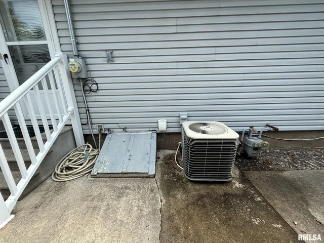 $85,000 | 390 South Jefferson Street, Roseville, IL 61473