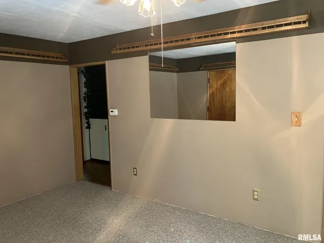 $85,000 | 390 South Jefferson Street, Roseville, IL 61473