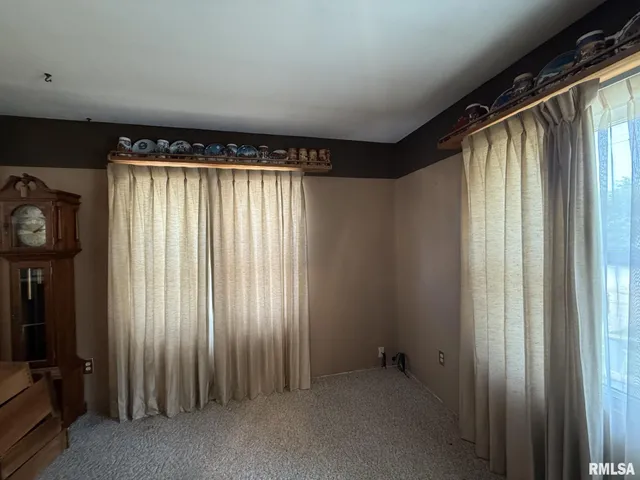 $85,000 | 390 South Jefferson Street, Roseville, IL 61473