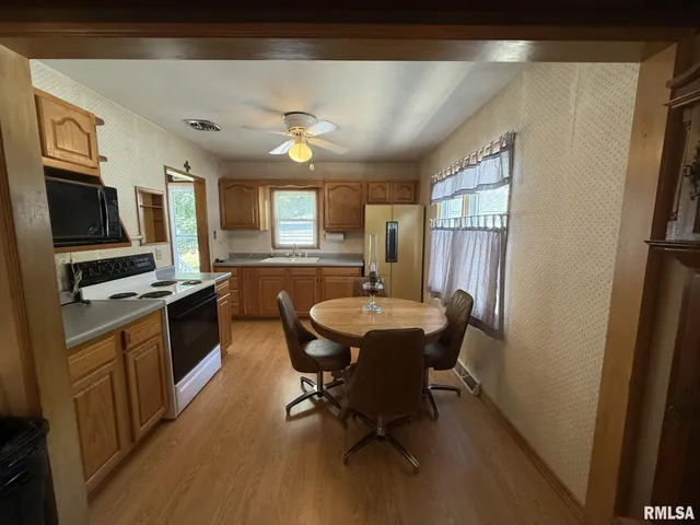 $85,000 | 390 South Jefferson Street, Roseville, IL 61473