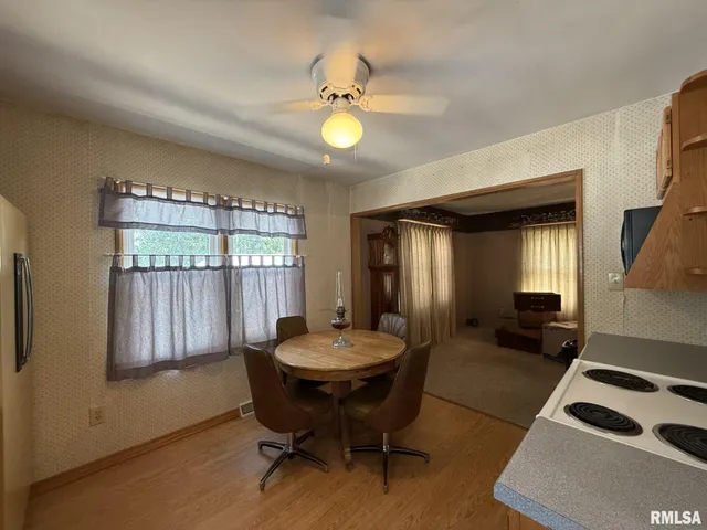 $85,000 | 390 South Jefferson Street, Roseville, IL 61473