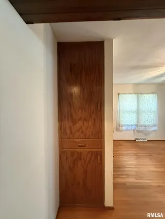 $77,000 | 390 South Jefferson Street, Roseville, IL 61473