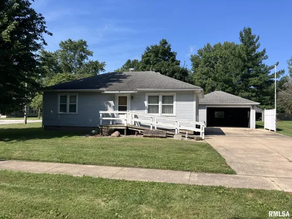 $77,000 | 390 South Jefferson Street, Roseville, IL 61473