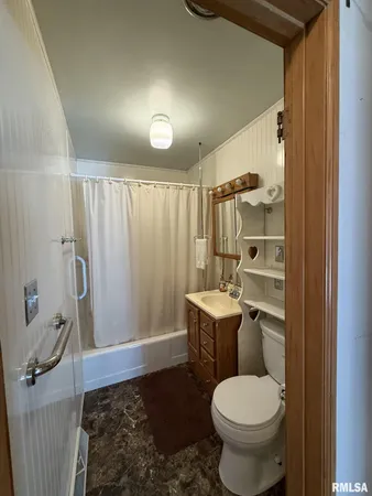 $77,000 | 390 South Jefferson Street, Roseville, IL 61473