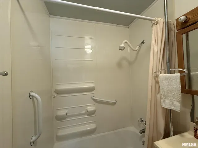 $85,000 | 390 South Jefferson Street, Roseville, IL 61473