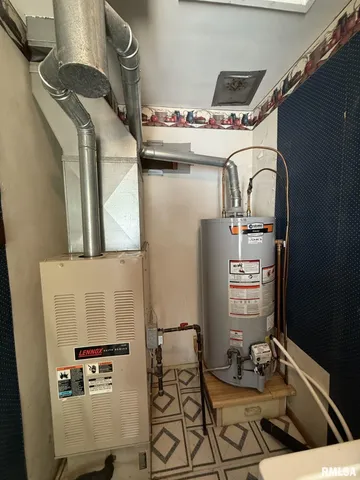 $85,000 | 390 South Jefferson Street, Roseville, IL 61473