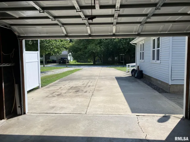 $85,000 | 390 South Jefferson Street, Roseville, IL 61473