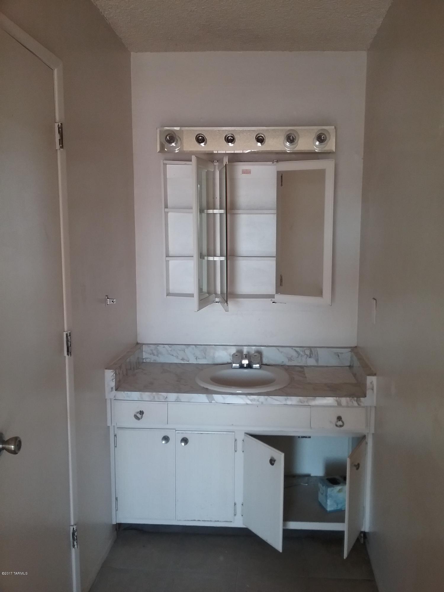 1838 West Caravelle Road Tucson, AZ 85713 - Photo 8 of 9