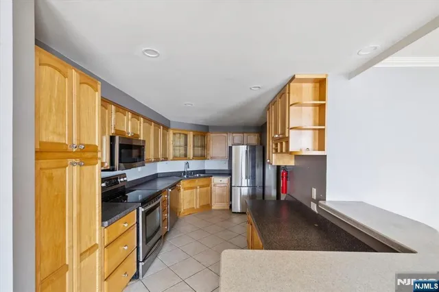 $469,000 | 1055 River Road, Unit 1014, Edgewater, NJ 07020