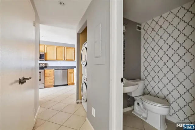 $469,000 | 1055 River Road, Unit 1014, Edgewater, NJ 07020