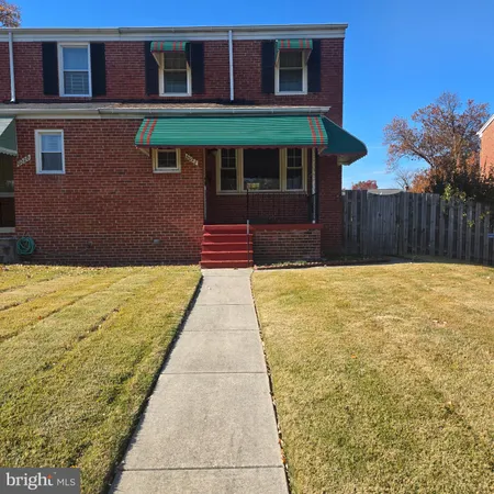 a view of house with yard